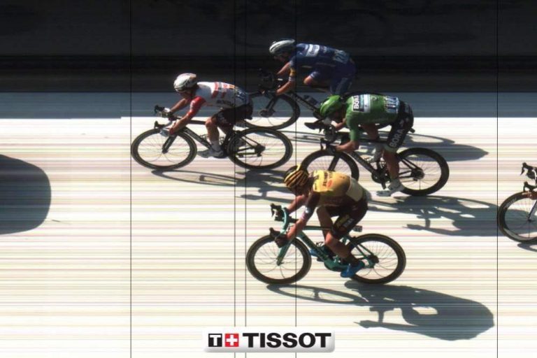 Tour de Francia: Ewan, con autoridad en Nîmes (Vídeo)