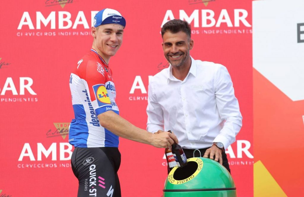 jakobsen-etapa4-podio-lavuelta