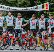 Galería de fotos: El sentido homenaje del pelotón a Bjorg Lambrecht