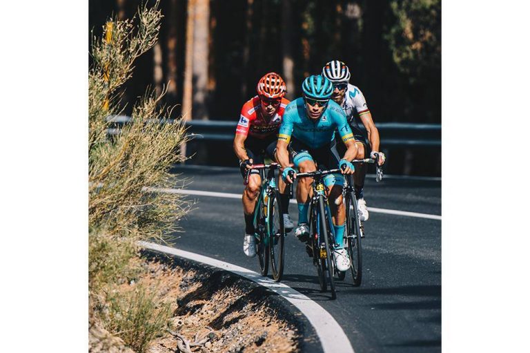superman-valverde-roglic-lavuelta-etapa18