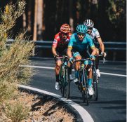 superman-valverde-roglic-lavuelta-etapa18