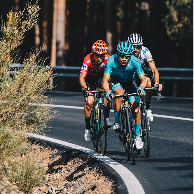 superman-valverde-roglic-lavuelta-etapa18