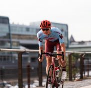 juri-hollmann-kastusha-movistar-team-2020