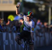 Sam-Bennett-deceuninck-quickstep-race-torquay-2020