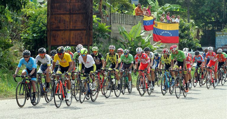 Vuelta-Tachira-2019-peloton
