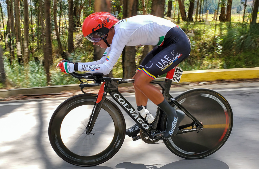 adrian-bustamante-uae-team-campeonato-colombia-cri-2020-2