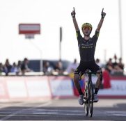 adam-yates-mitchelton-scott-uae-tour-2020-etapa3-meta