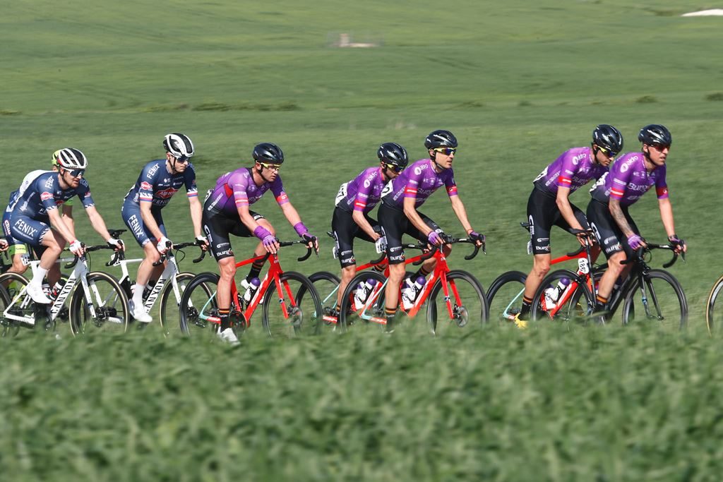 burgos-bh-vuelta-andalucia-2020-peloton