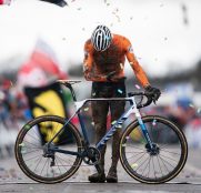mathieu-van-der-poel-canyon-mundial-ciclocross-2020