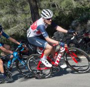 matteo-moschetti-trek-segafredo-besseges-caida-grave