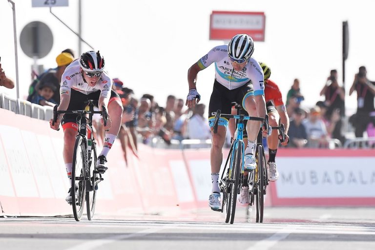 tadej-pogacar-alexey-lutsenko-uae-tour-2020-etapa5-meta