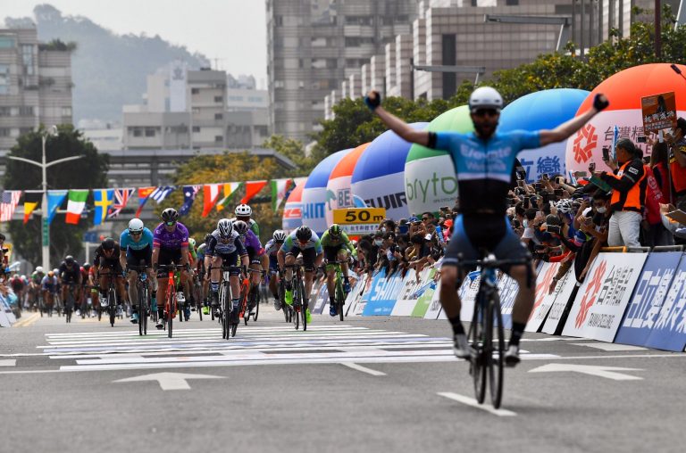 eric-young-peñalver-sureda-burgos-bh-tour-taiwan-2020-etapa1