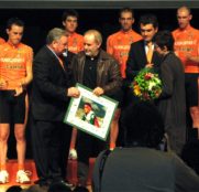 miguel-madariaga-euskaltel-euskadi-homenaje-agustín-sagasti
