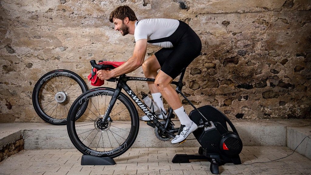 Se puede hacer bicicleta con líquido en la rodilla