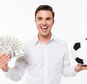retrato-hombre-alegre-feliz-camisa-blanca_171337-12068