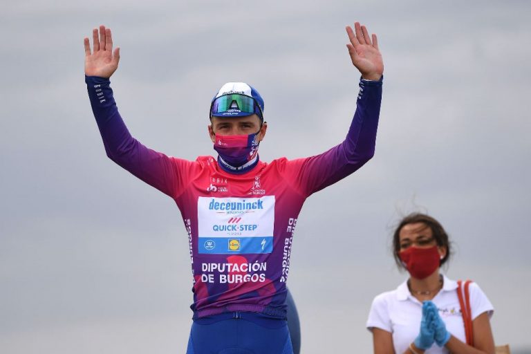 emco-Evenepoel-deceuninck-Vuelta-a-Burgos-2020-etapa3-podio