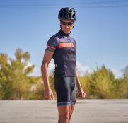 Eltin: Maillot Skipper y culote Darkspace, funcionalidad y diseño