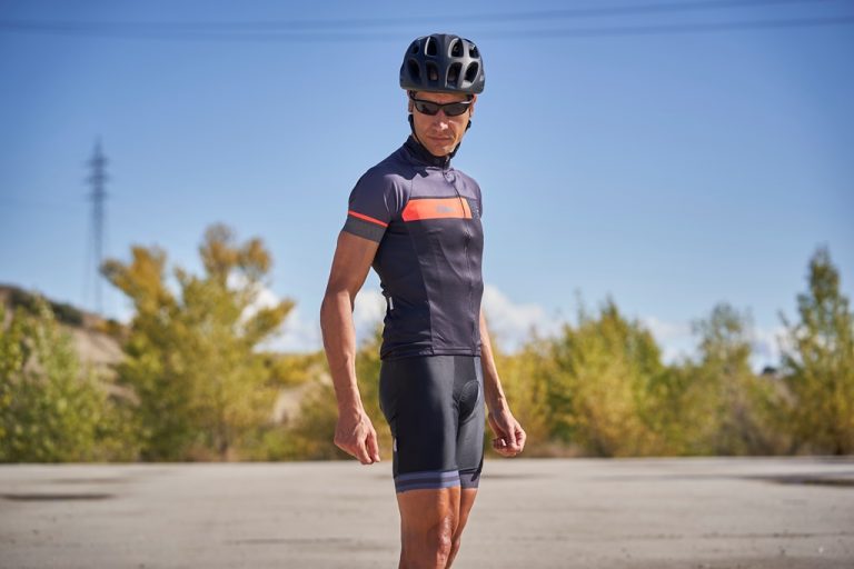 Eltin: Maillot Skipper y culote Darkspace, funcionalidad y diseño