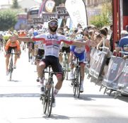 fernando-gaviria-uae-vuelta-burgos-2020-etapa2-meta