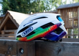 Movistar Team, nuevo maillot multicolor en la Strade Bianche
