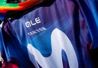 Movistar Team, nuevo maillot multicolor en la Strade Bianche