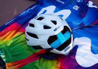 Movistar Team, nuevo maillot multicolor en la Strade Bianche