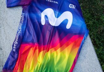 Movistar Team, nuevo maillot multicolor en la Strade Bianche