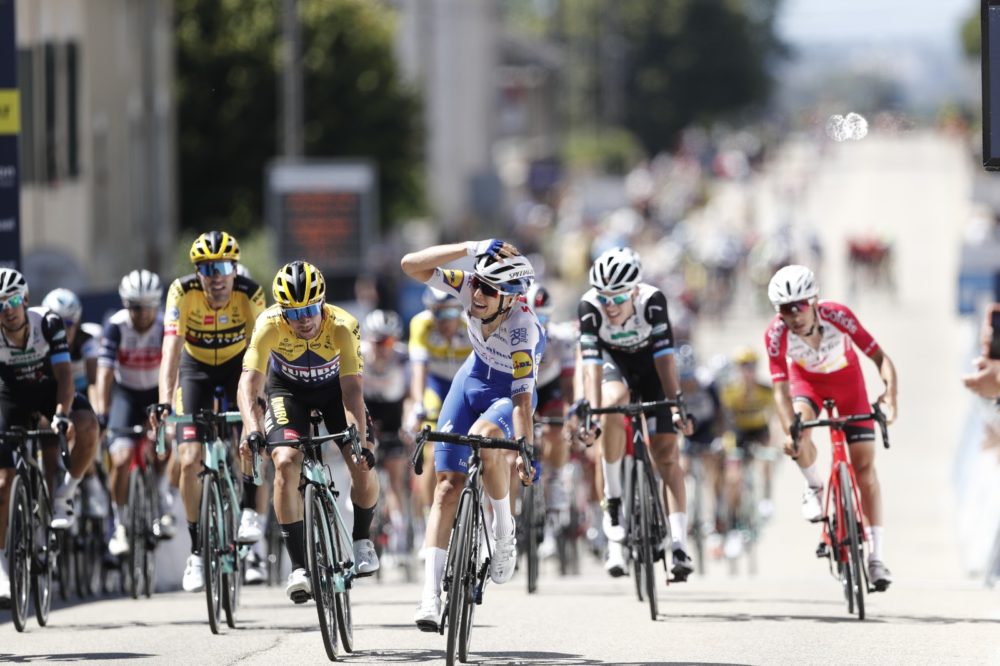 Andrea-Bagioli-primoz-roglic-tom-dumoulin-kometa-Tour-de-l_Ain-2020-etapa1