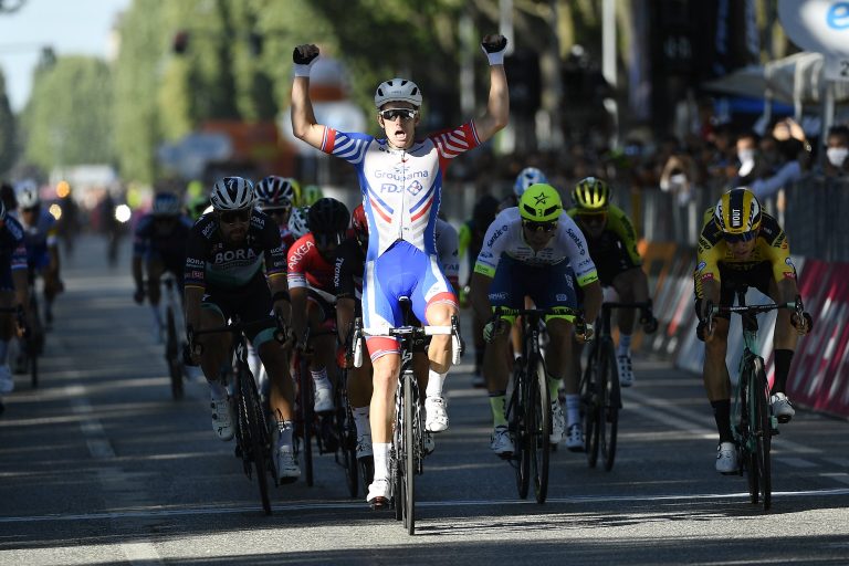 Milán-Turín: Arnaud Démare alza los brazos