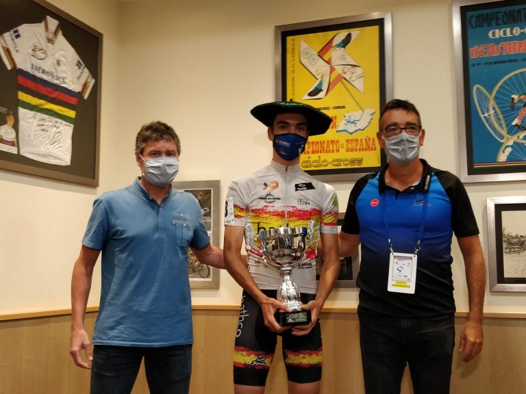 Gipuzkoa Klasika: Juan Ayuso vence en Beasain (Vídeo)