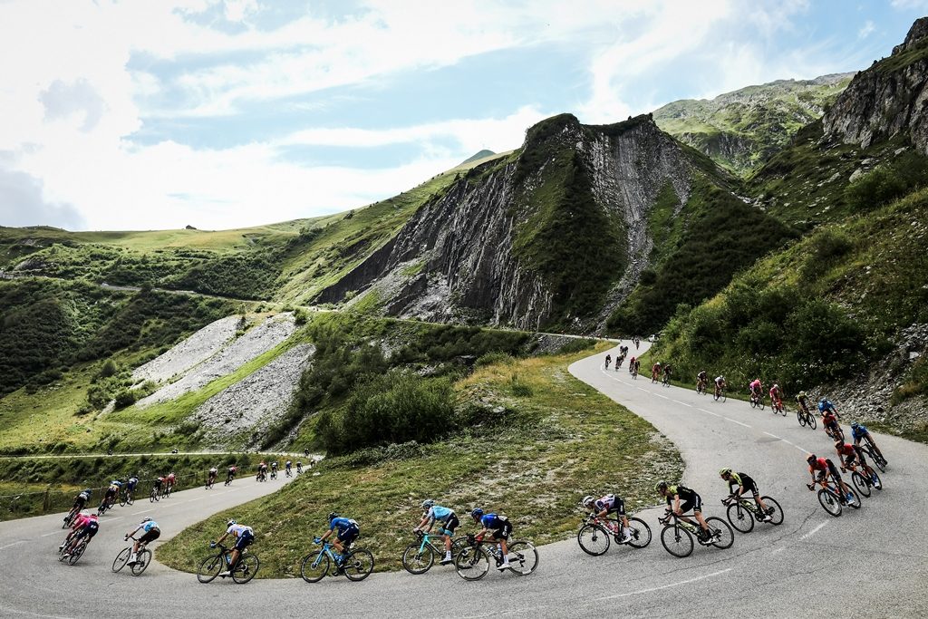 criterium-dauphine-2020-peloton