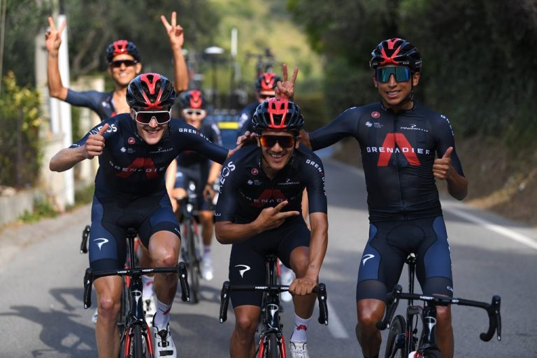 egan-bernal-richard-carapaz-pavel-sivakov-ineos-grenadiers-tour-francia-2020-niza