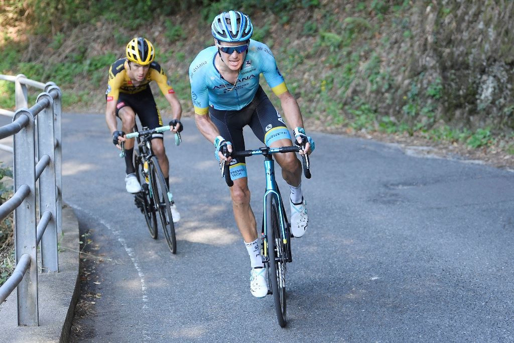 jakob-fuglsang-astana-sam-bennett-il-lombardia-2020