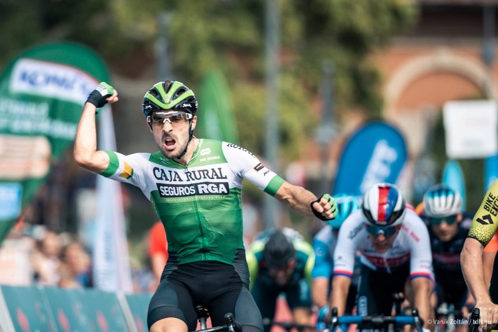 jon-aberasturi-caja-rural-rga-tour-hungria-2020-etapa1-meta