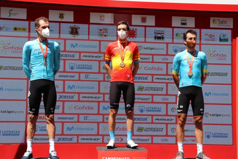 pello-bilbao-bahrain-mclaren-campeonato-españa-contrarreloj-2020-podio