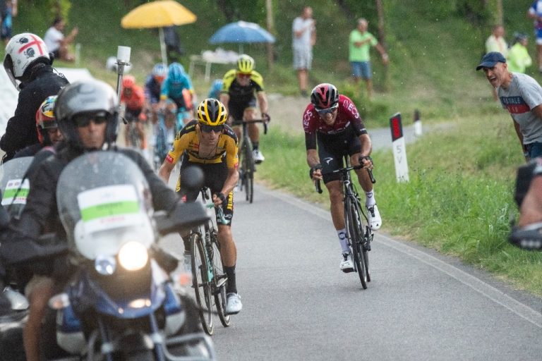 wout-van-aert-jumbo-visma-gran-piemonte-2020-ataque