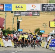 wout-van-aert-team-jumbo-visma-criterium-dauphine-2020-etapa1-meta