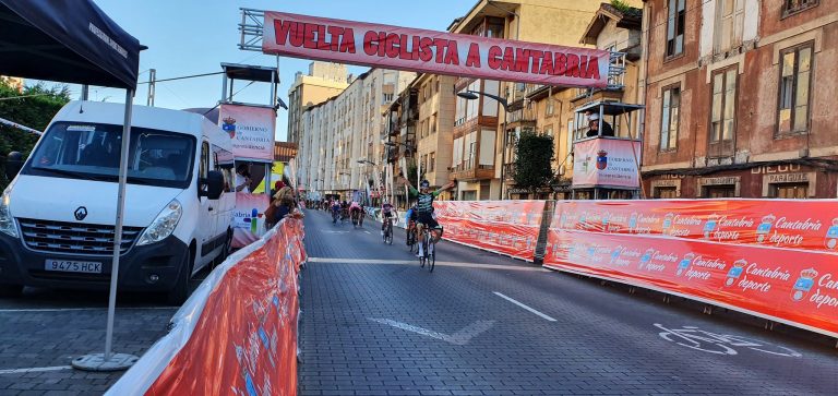 Vuelta a Cantabria: Kevin Suárez gana en Maliaño