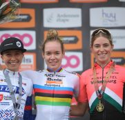Flecha Valona femenina: Van der Breggen, de arcoíris