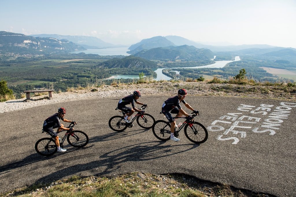 egan-bernal-ineos-grenadiers-tour-francia-2020-etapa15-castroviejo-kwiatkowski