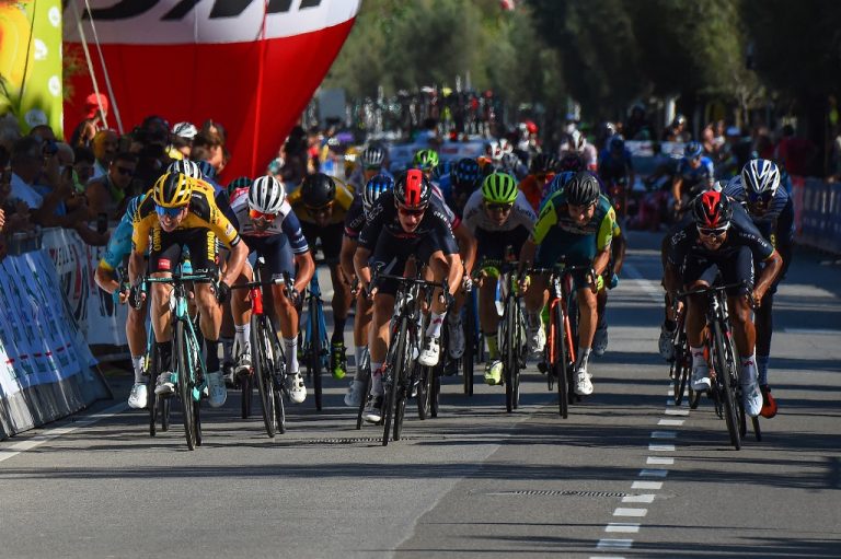 jhonatan-narvaez-team-ineos-coppi-bartali-2020-etapa3