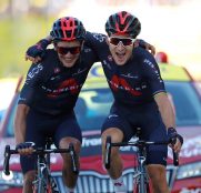 michal-kwiatkowski-richard-carapaz-ineos-grenadiers-tour-francia-2020-etapa18-meta