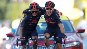 michal-kwiatkowski-richard-carapaz-ineos-grenadiers-tour-francia-2020-etapa18-meta