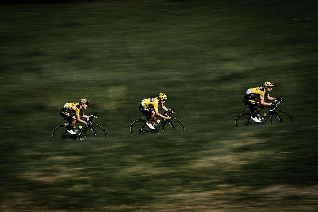 primoz-roglic-dumoulin-kuss-team-jumbo-visma-tour-francia-2020-etapa16