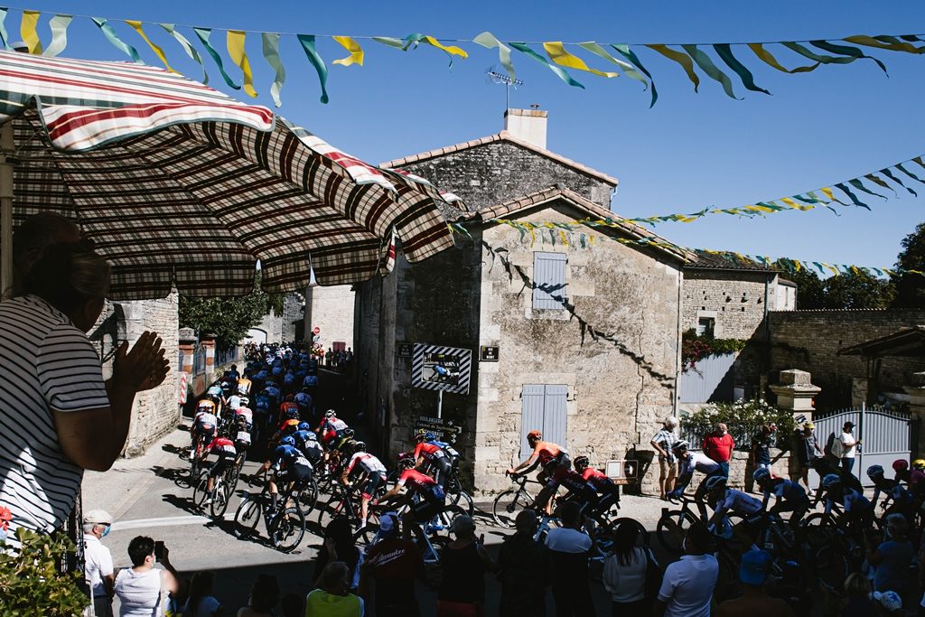 tour-francia-2020-etapa11-peloton