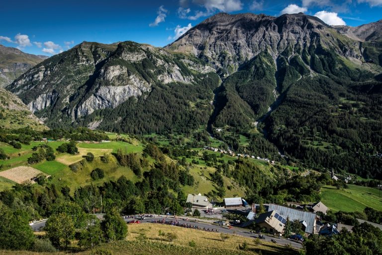 tour-francia-2020-etapa4-peloton