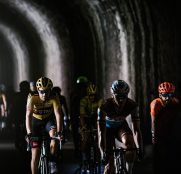 tour-francia-2020-etapa5-peloton-tunel