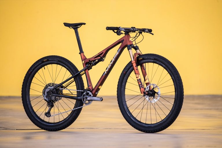 MMR Kenta Carlos Sainz, un homenaje al campeón y al desierto