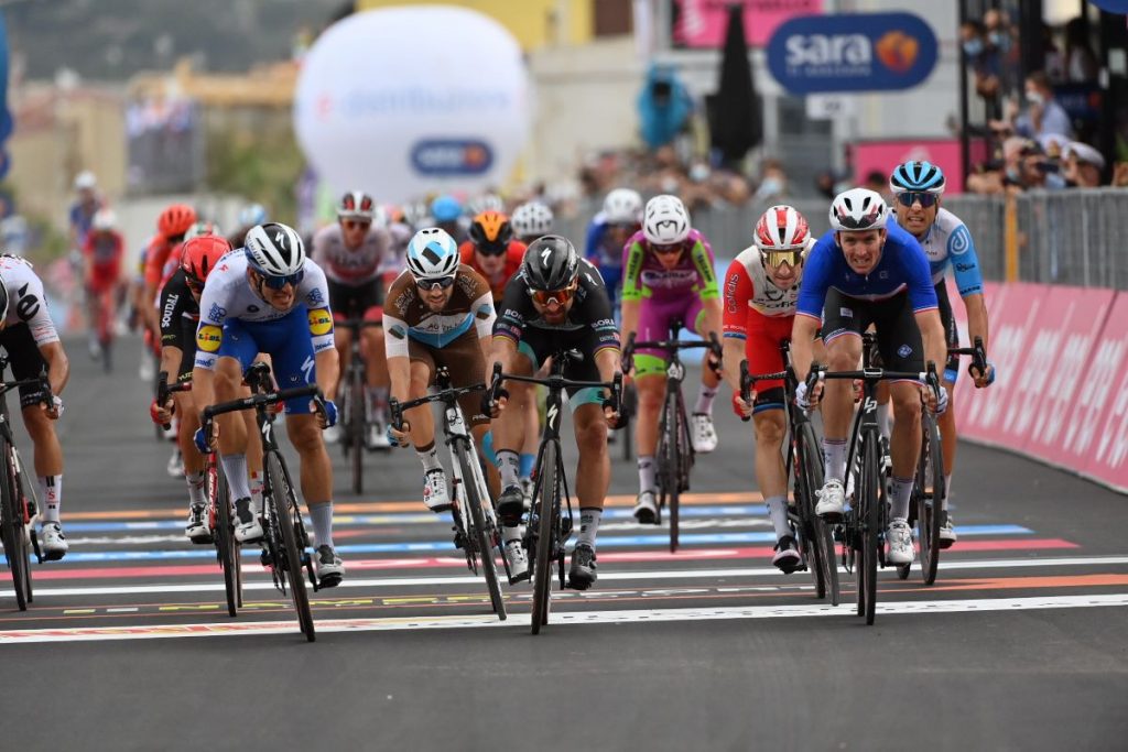 arnaud-demare-groupama-fdj-peter-sagan-giro-italia-2020-etapa4
