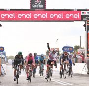 13ª etapa: 1 ULISSI Diego UAE-Team Emirates 4:22:18 2 ALMEIDA João Deceuninck – Quick Step m.t. 3 KONRAD Patrick BORA – hansgrohe m.t. 4 GEOGHEGAN HART Tao INEOS Grenadiers m.t. 5 HONORÉ Mikkel Frølich Deceuninck – Quick Step m.t. 6 SAMITIER Sergio Movistar Team m.t. 7 FUGLSANG Jakob Astana Pro Team m.t. 8 BILBAO Pello Bahrain – McLaren m.t. 9 NIBALI Vincenzo Trek – Segafredo m.t. 10 HINDLEY Jai Team Sunweb m.t. General: 1 ALMEIDA João Deceuninck – Quick Step 53:43:58 2 KELDERMAN Wilco Team Sunweb 0:40 3 BILBAO Pello Bahrain – McLaren 0:49 4 POZZOVIVO Domenico NTT Pro Cycling 1:03 5 NIBALI Vincenzo Trek – Segafredo 1:07 6 KONRAD Patrick BORA – hansgrohe 1:17 7 HINDLEY Jai Team Sunweb 1:25 8 MAJKA Rafał BORA – hansgrohe 1:27 9 MASNADA Fausto Deceuninck – Quick Step 1:42 10 FUGLSANG Jakob Astana Pro Team 2:26 13 PEDRERO Antonio Movistar Team 3:04 16 SAMITIER Sergio Movistar Team 8:49 Giro de Italia: Diego Ulissi vence en Monselice (Vídeo)